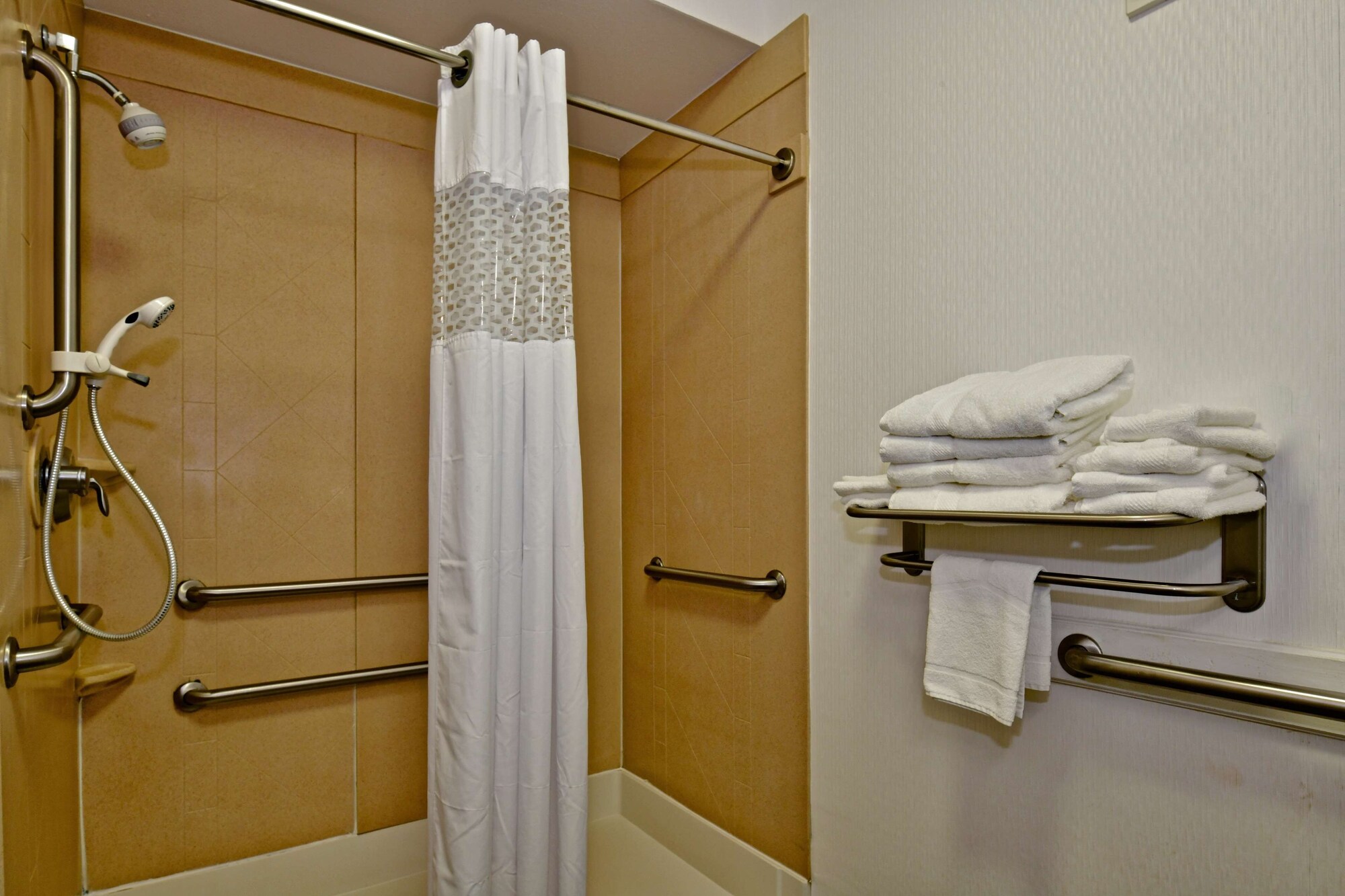 hampton inn and suites fredericksburg
