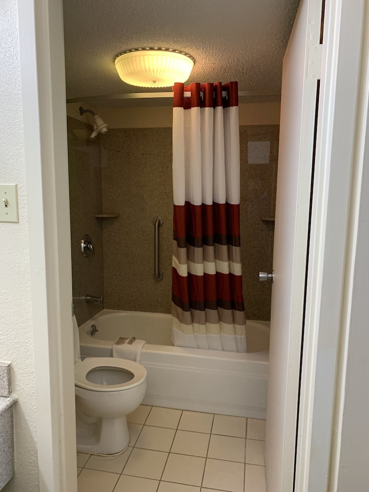 red roof inn fredericksburg south