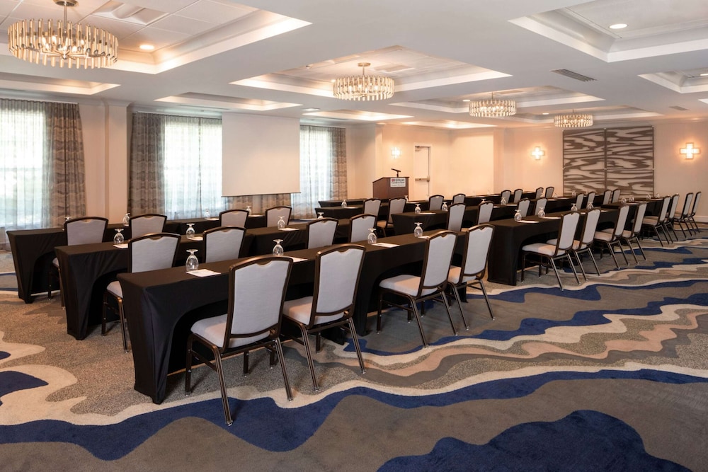 hilton garden inn freeport downtown