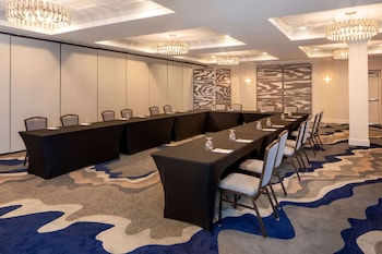 hilton garden inn freeport downtown