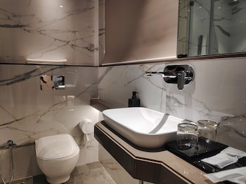 maxxvalue hotel midc