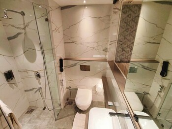 maxxvalue hotel midc