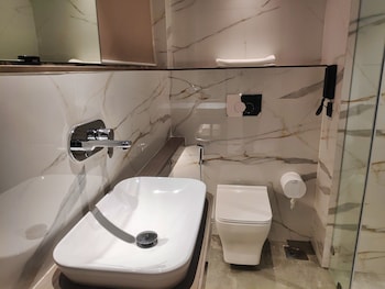 maxxvalue hotel midc