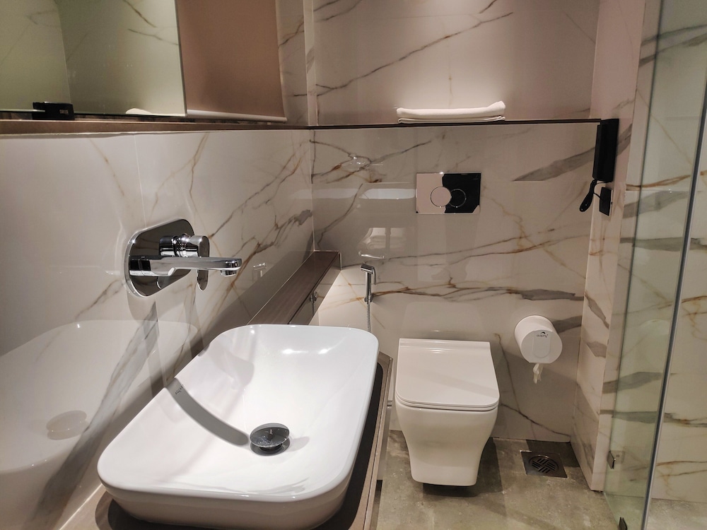 maxxvalue hotel midc