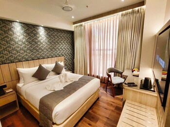 maxxvalue hotel midc
