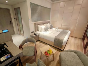 maxxvalue hotel midc