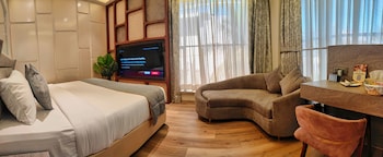 maxxvalue hotel midc