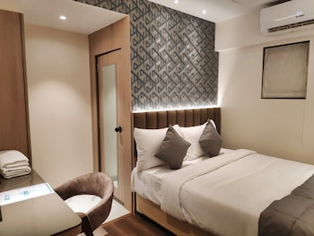 maxxvalue hotel midc