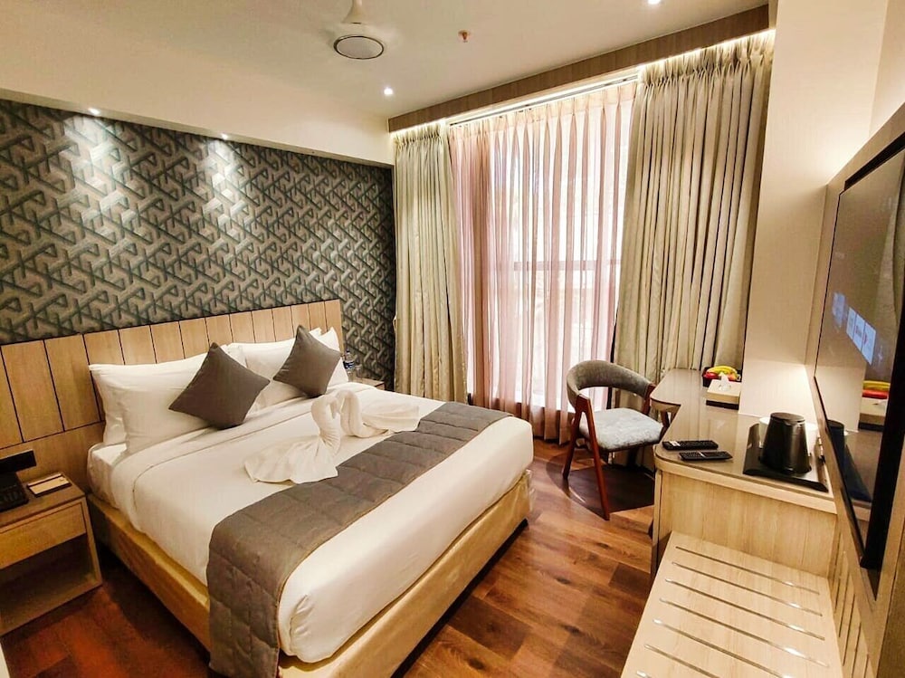 maxxvalue hotel midc