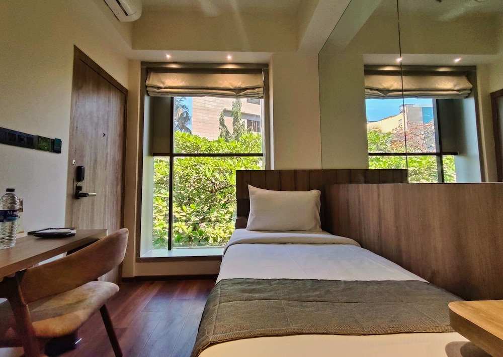 maxxvalue hotel midc