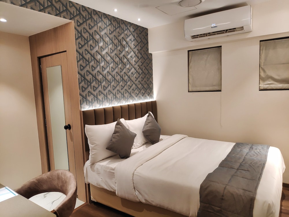 maxxvalue hotel midc