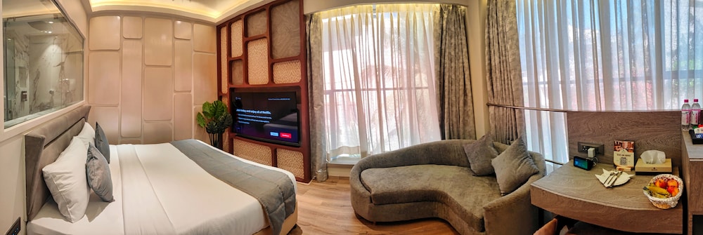 maxxvalue hotel midc