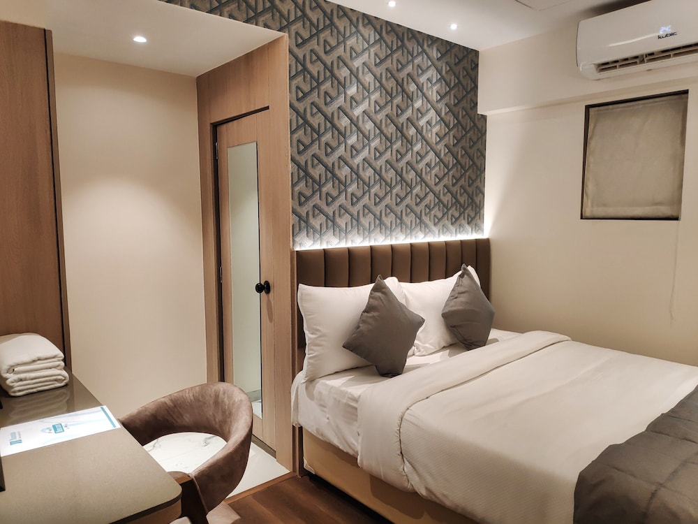 maxxvalue hotel midc