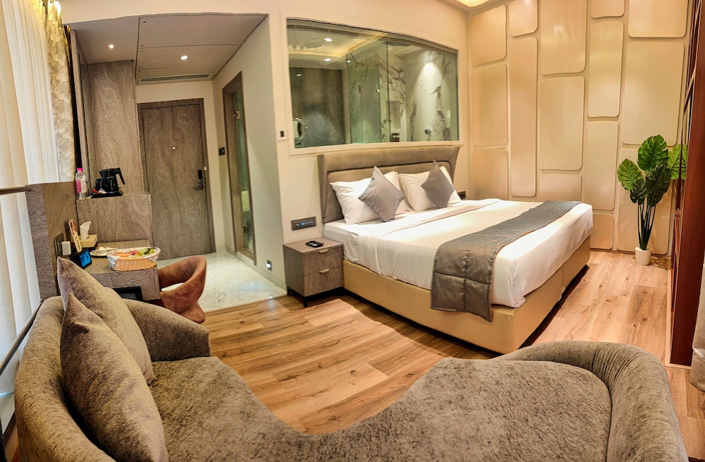 maxxvalue hotel midc