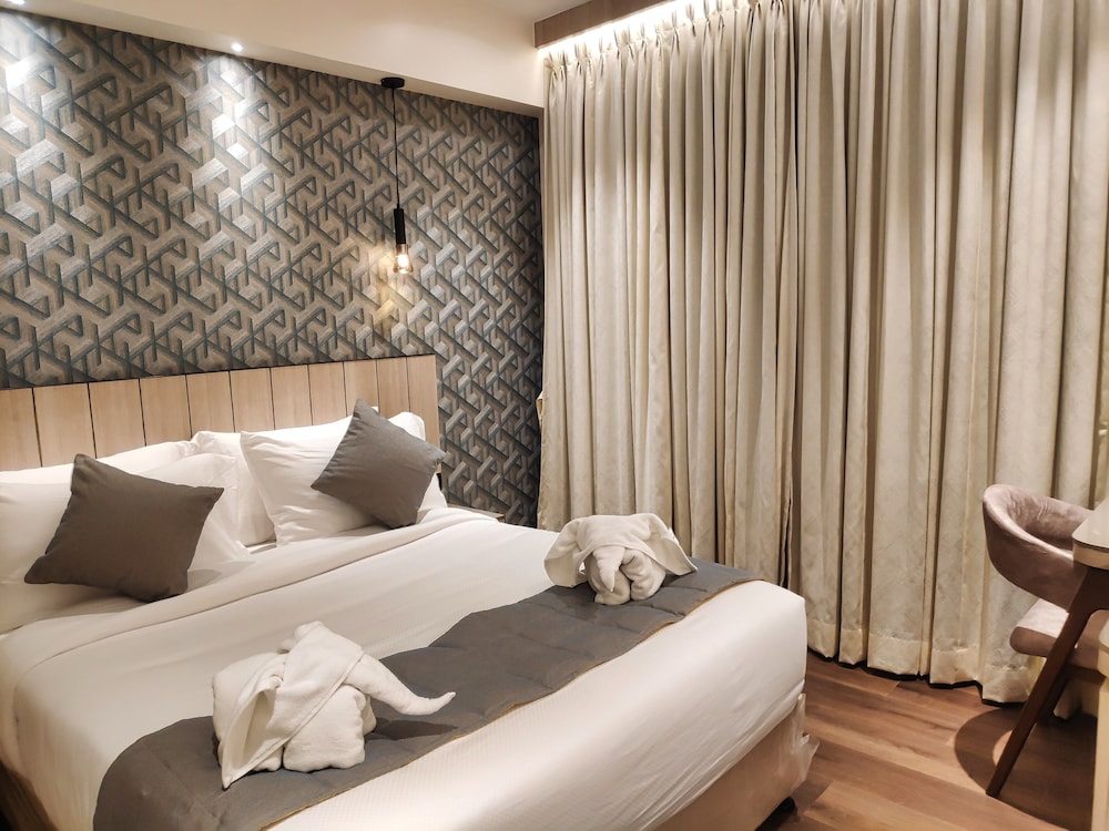 maxxvalue hotel midc