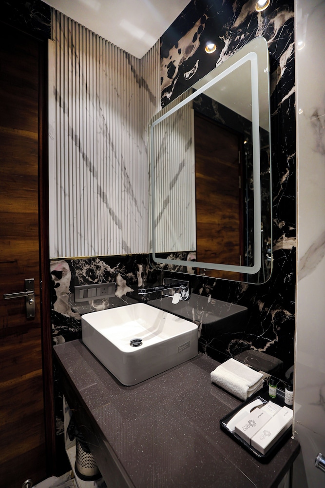 opo hotel iffco chowk