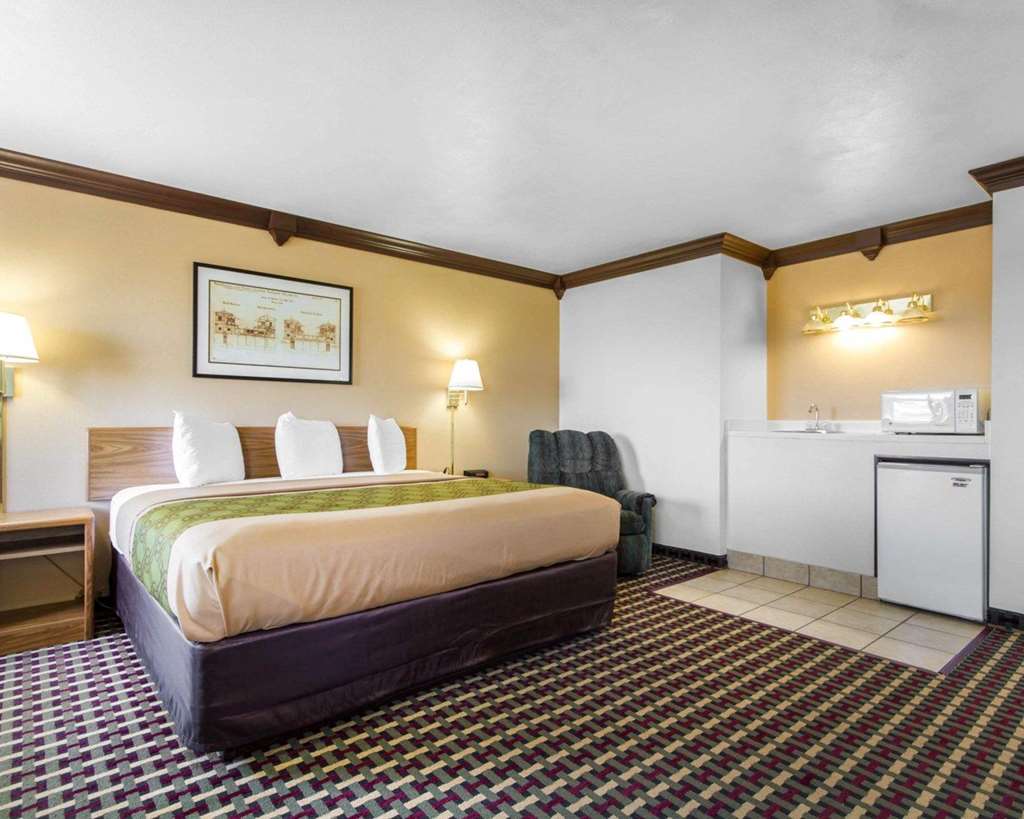 econo lodge madison east