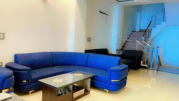 hotel giriraj palace