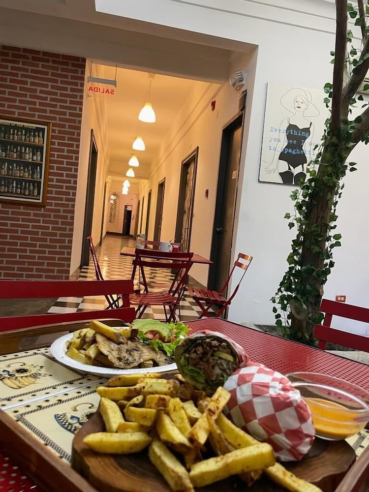 hotel perla central malecon