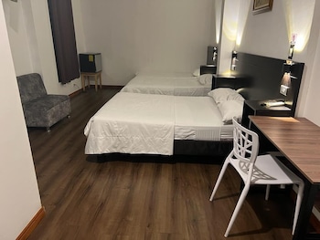 hotel perla central malecon