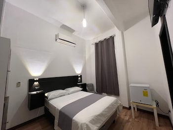 hotel perla central malecon