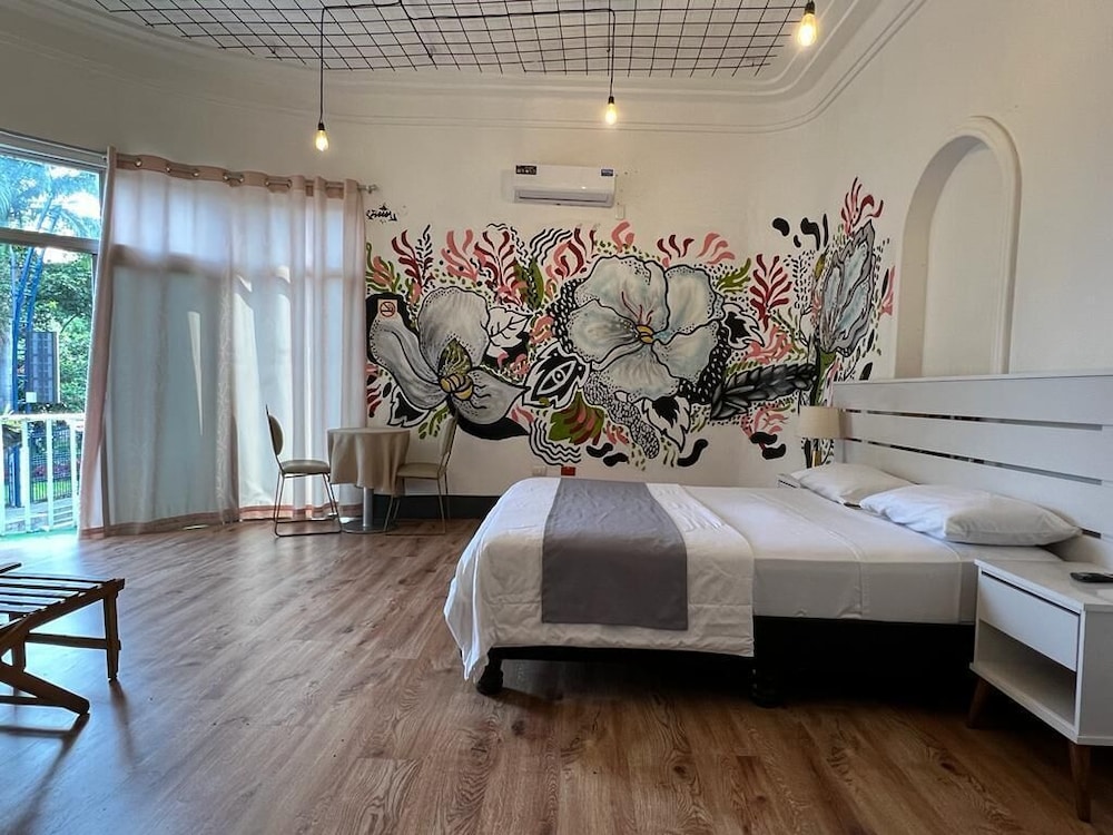 hotel perla central malecon