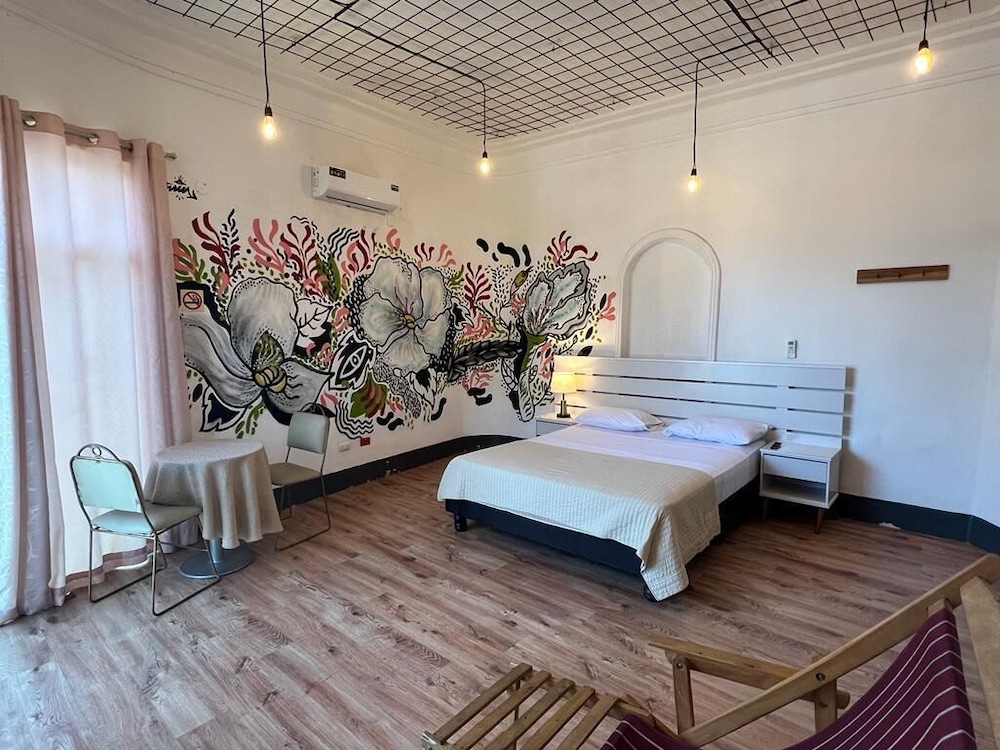 hotel perla central malecon