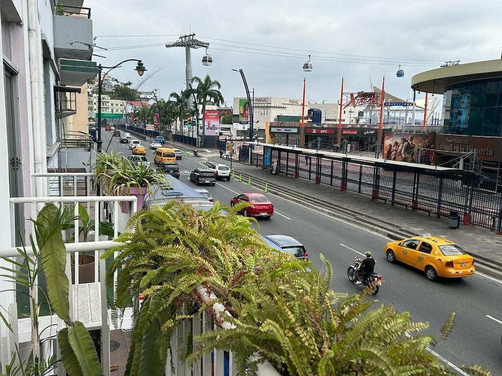 hotel perla central malecon