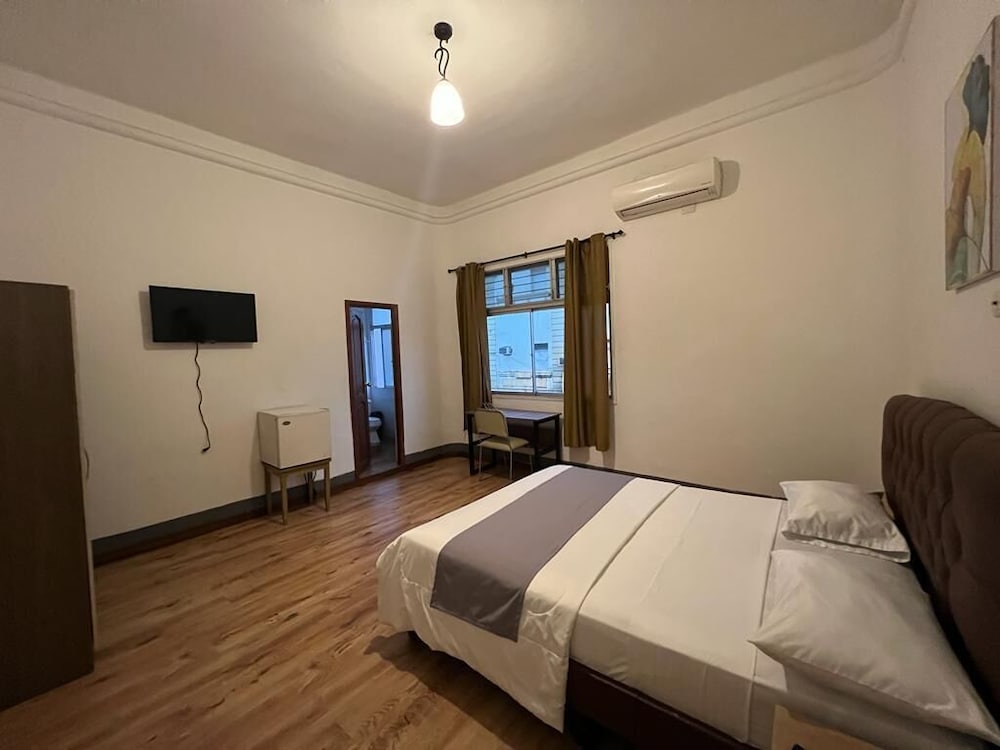 hotel perla central malecon