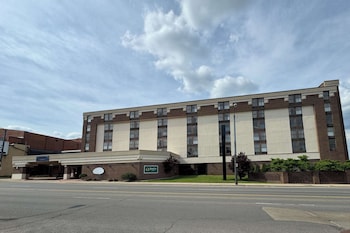 quality inn and suites downtown mansfield