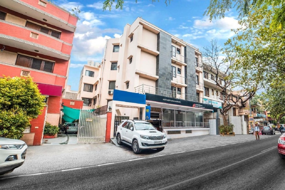 hotel diamond tree saket