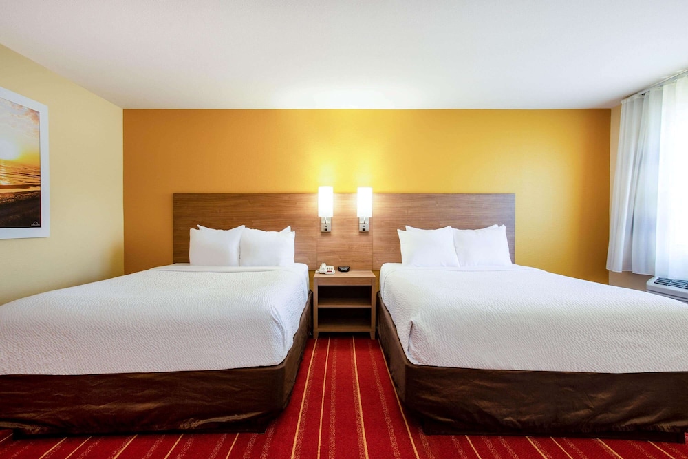 days inn by wyndham marquette