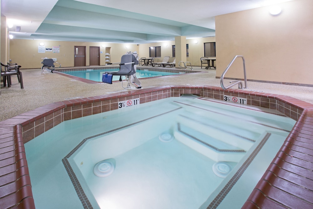 holiday inn express hotel and suites las vegas by ihg