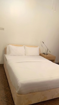 qurum heights hotel by oyo