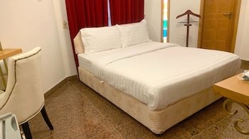 qurum heights hotel by oyo