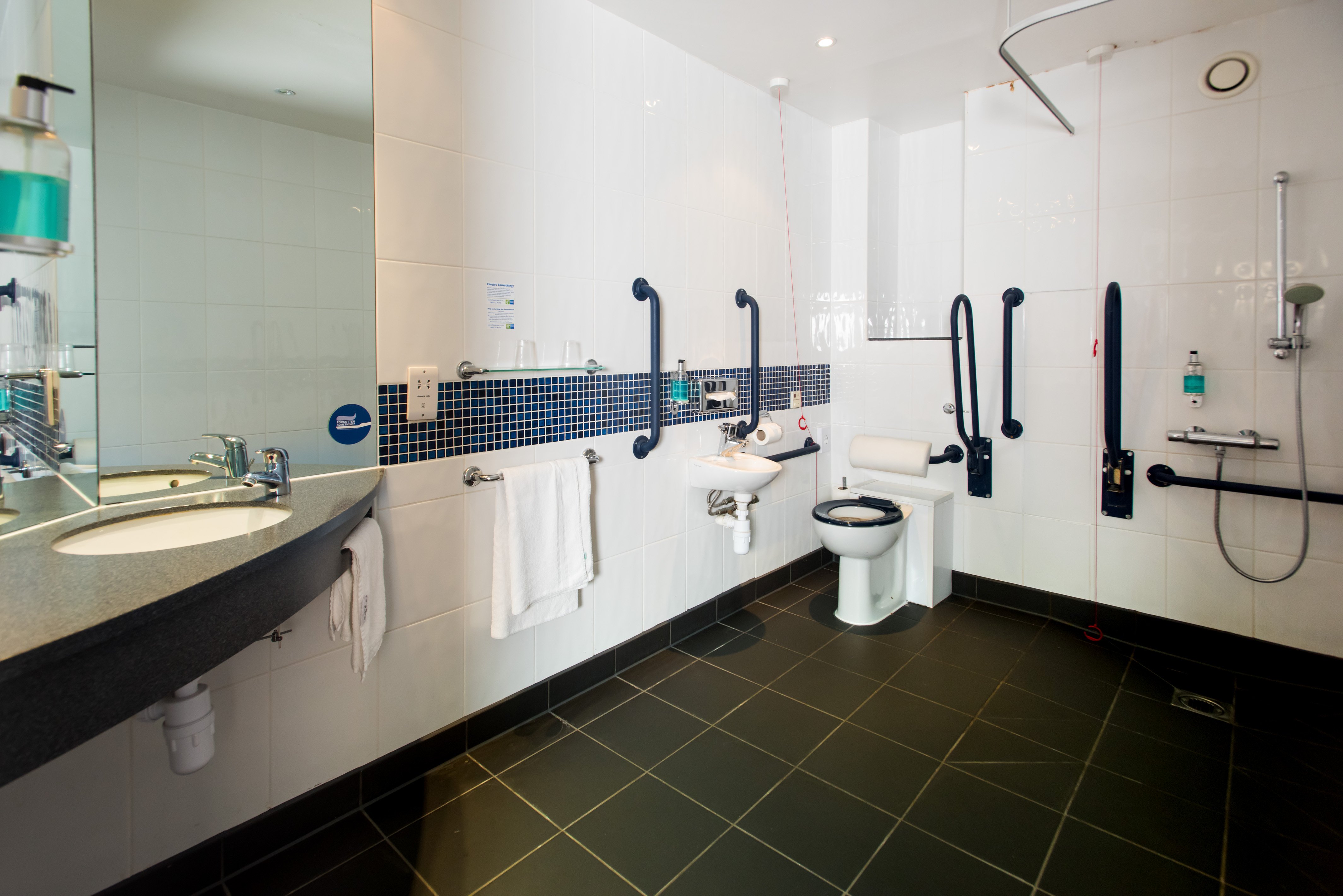 holiday inn express leeds city centre armouries by ihg