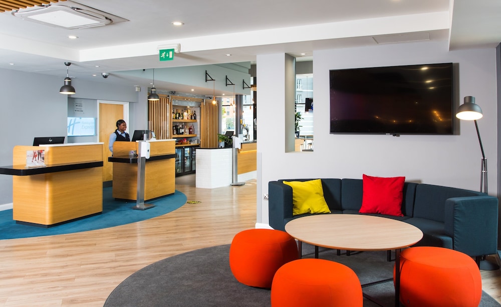 holiday inn express leeds city centre armouries by ihg