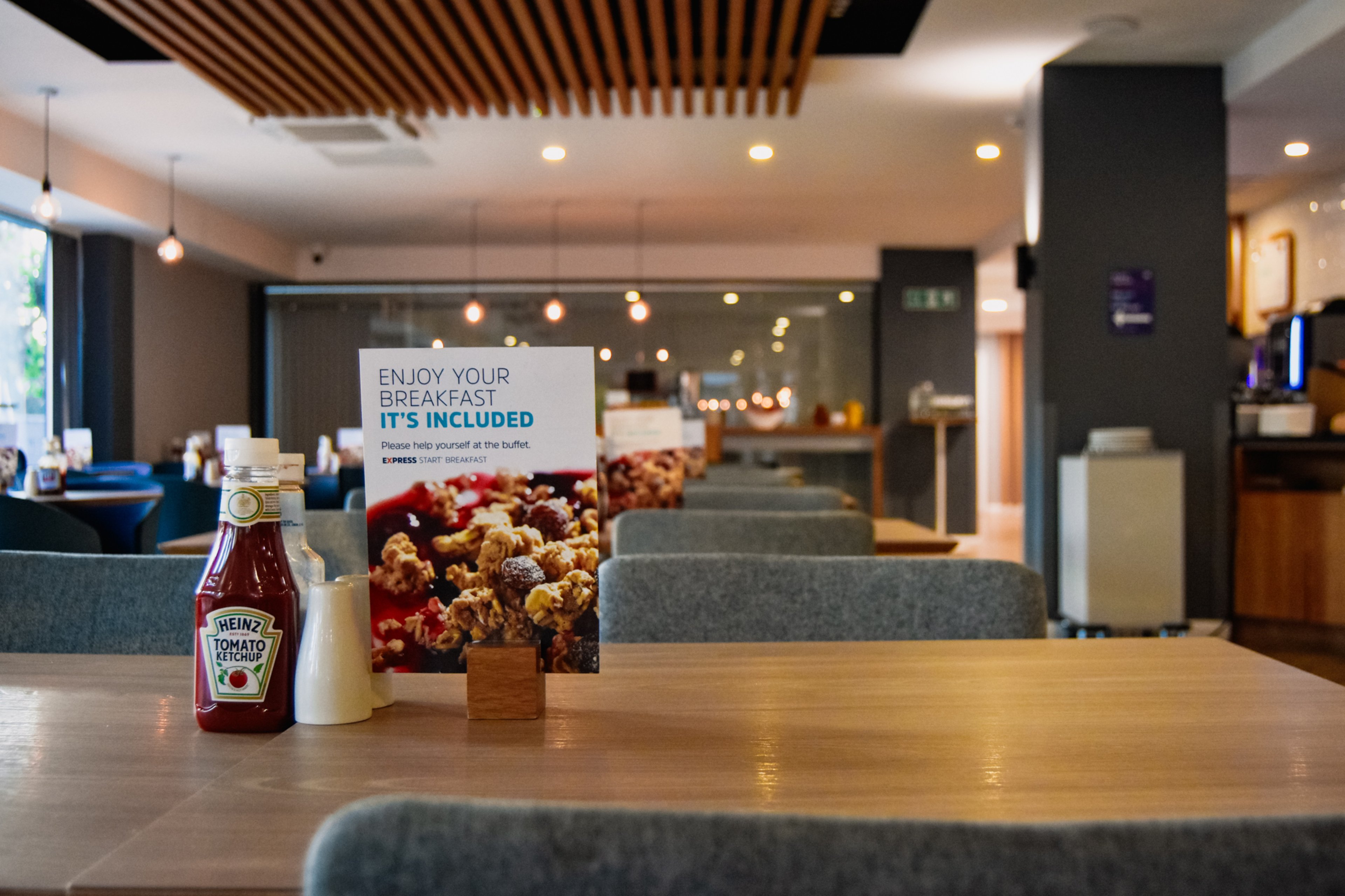 holiday inn express leeds city centre armouries by ihg