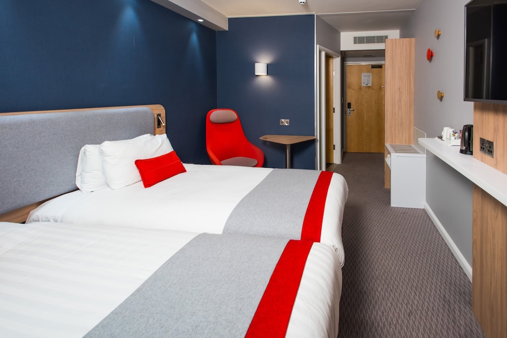 holiday inn express leeds city centre armouries by ihg