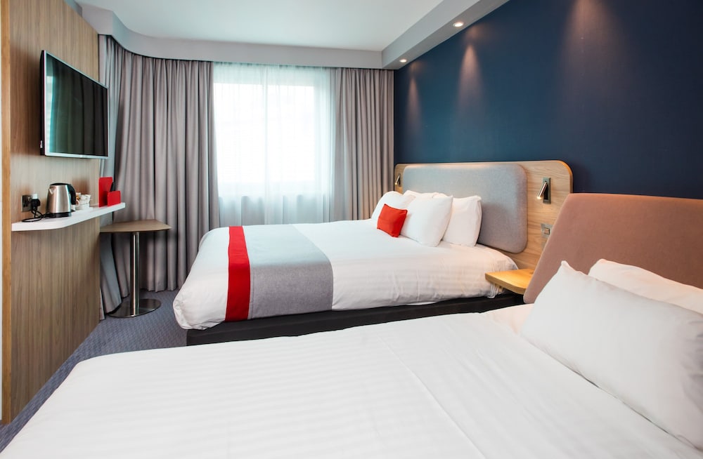 holiday inn express leeds city centre armouries by ihg