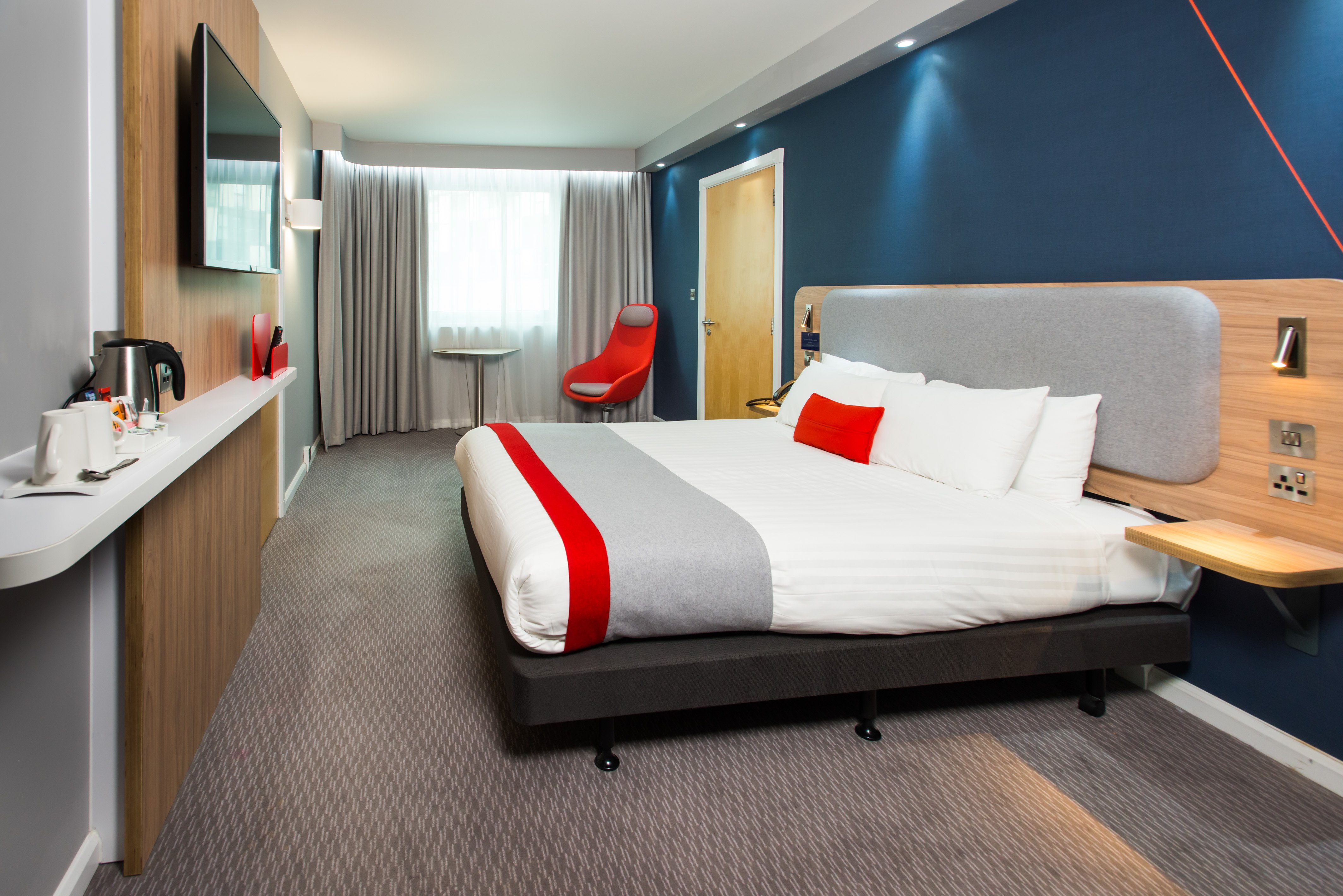 holiday inn express leeds city centre armouries by ihg