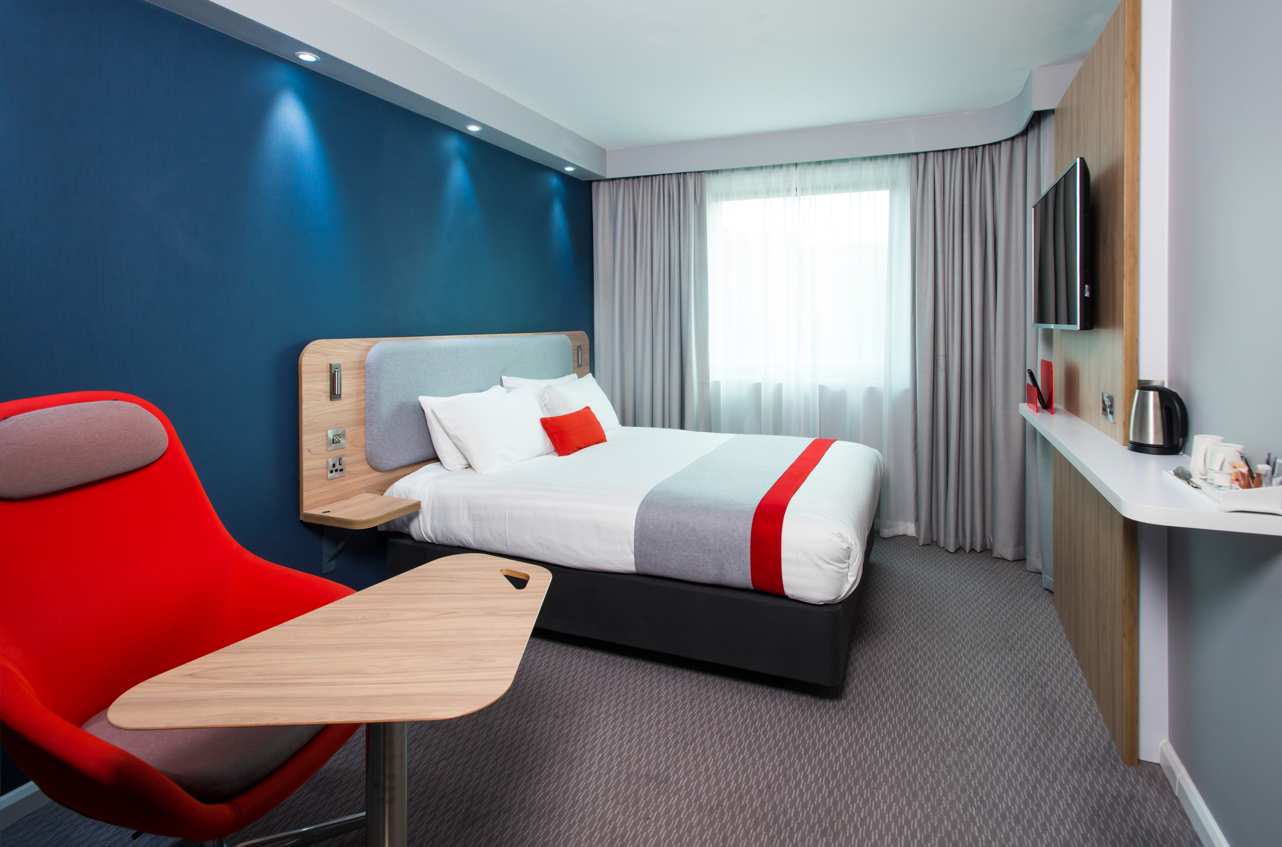holiday inn express leeds city centre armouries by ihg