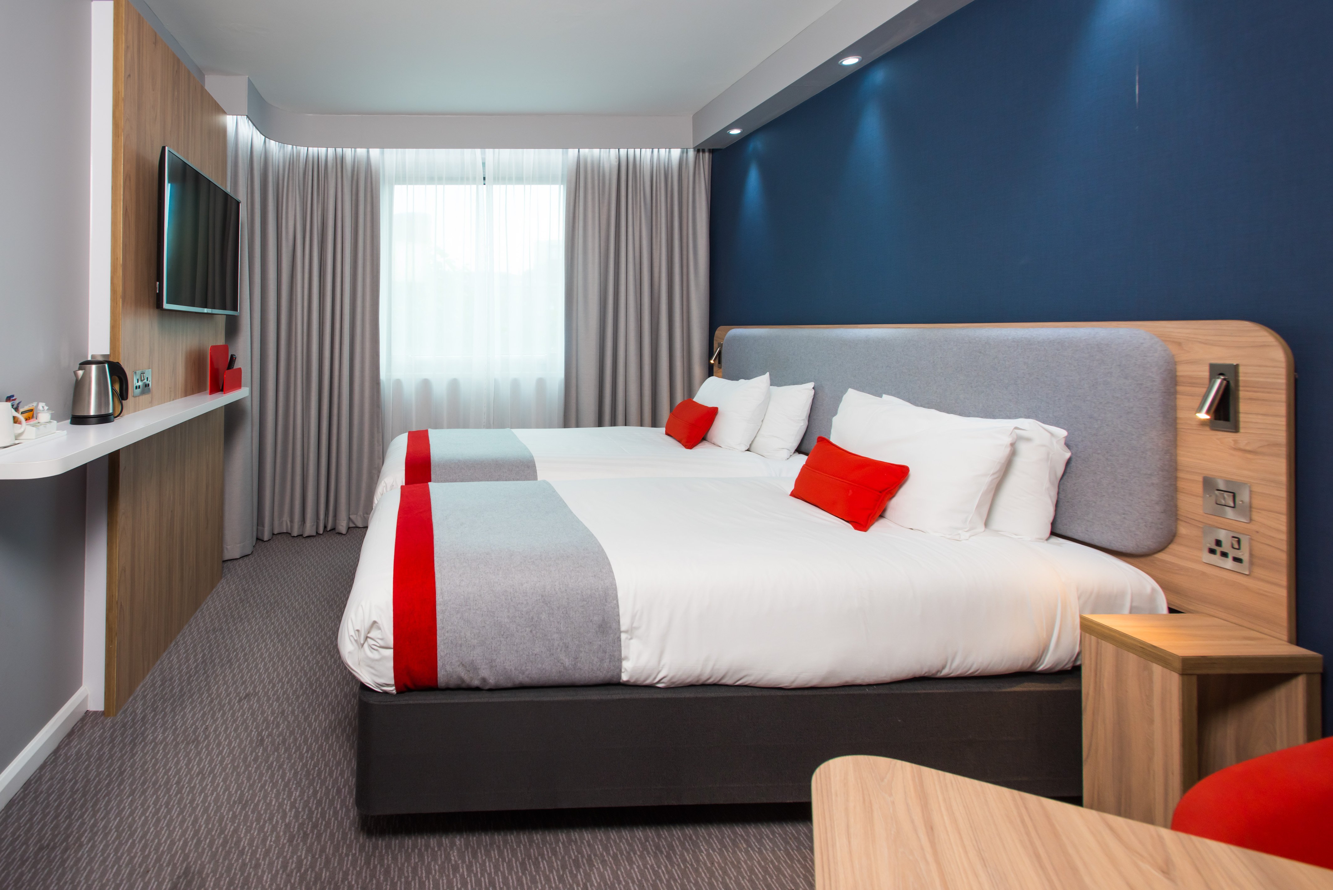holiday inn express leeds city centre armouries by ihg