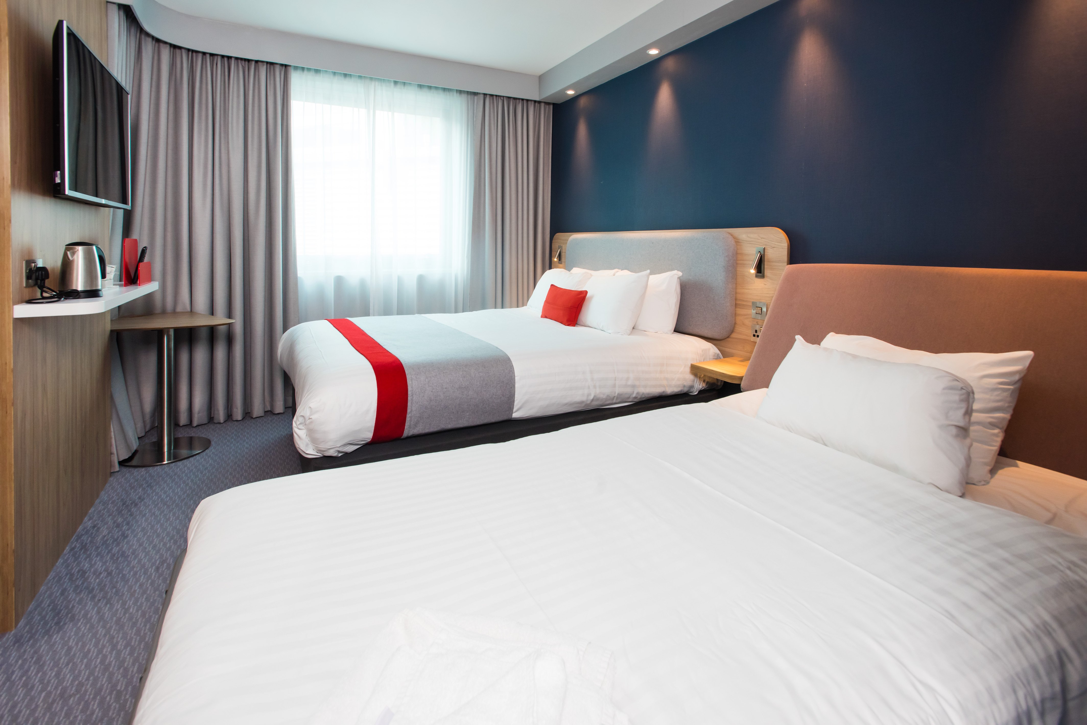 holiday inn express leeds city centre armouries by ihg