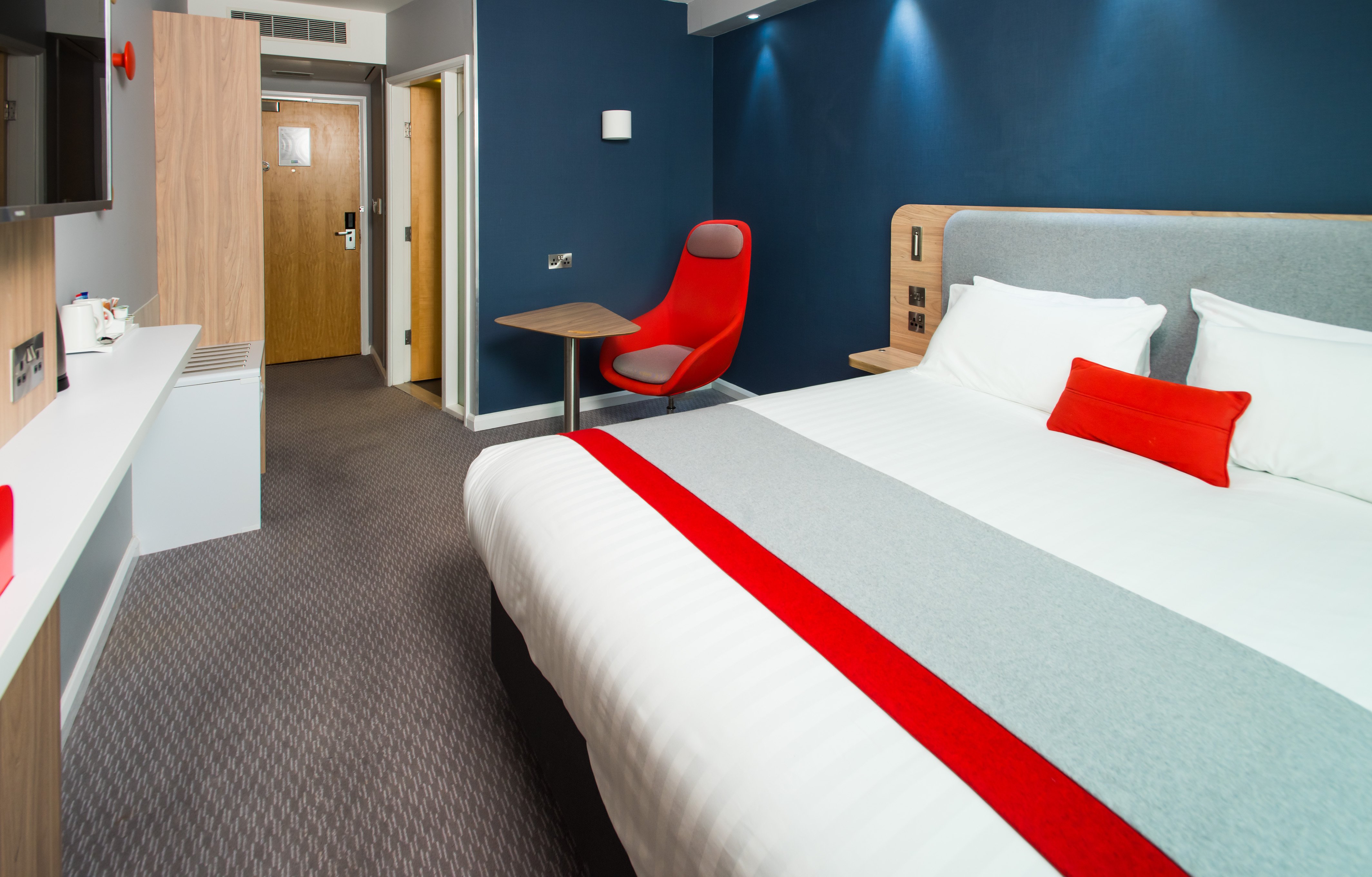 holiday inn express leeds city centre armouries by ihg