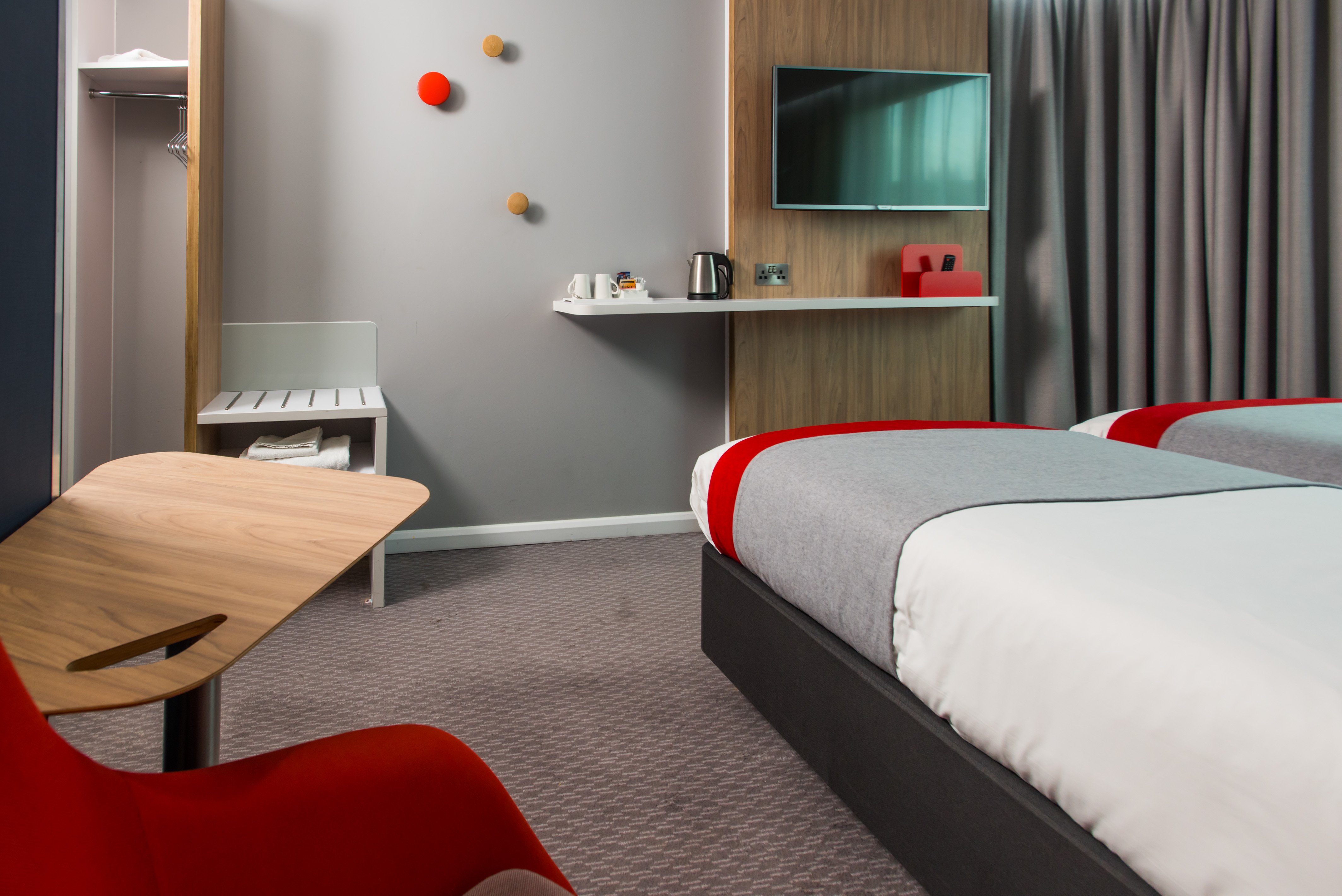 holiday inn express leeds city centre armouries by ihg