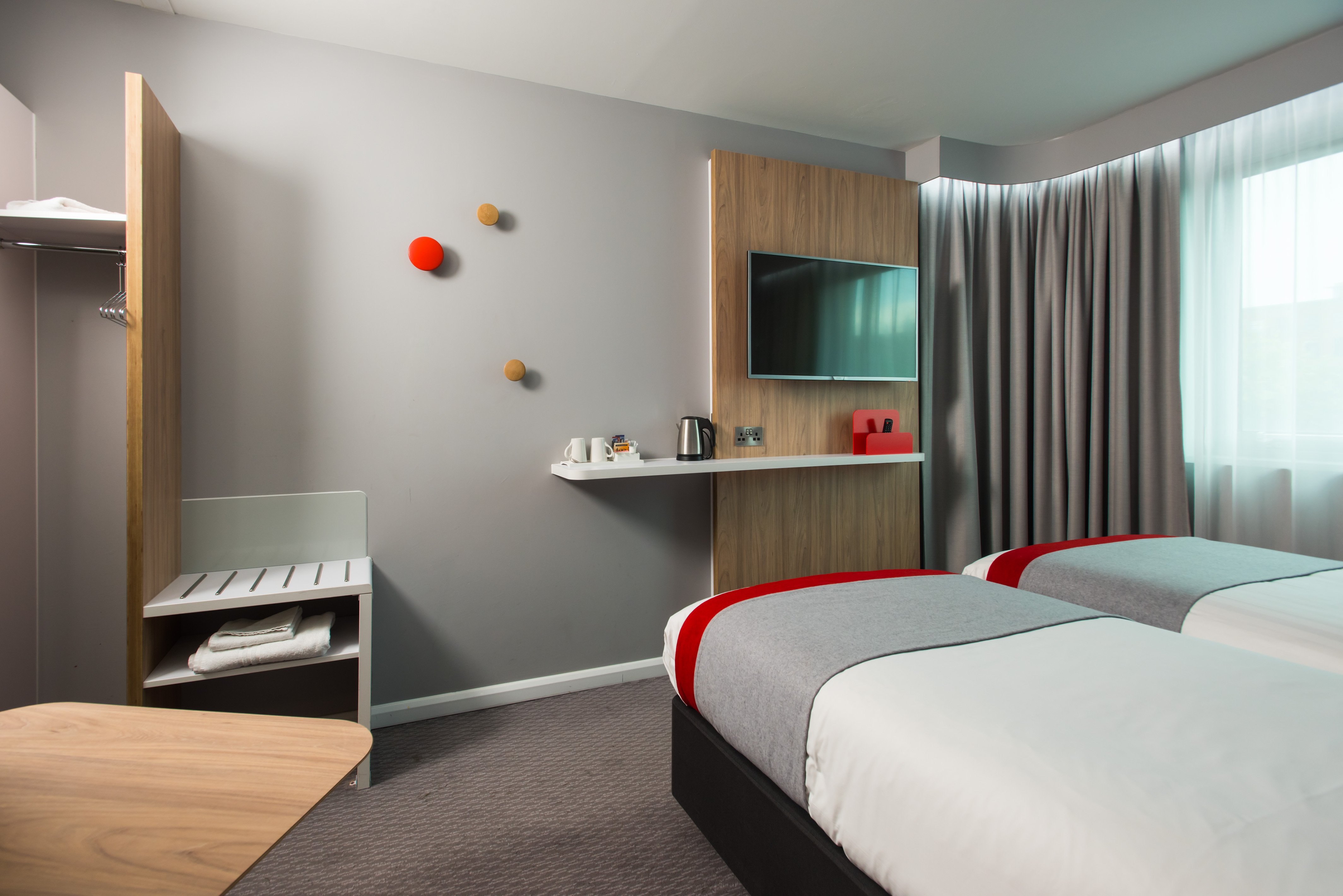 holiday inn express leeds city centre armouries by ihg