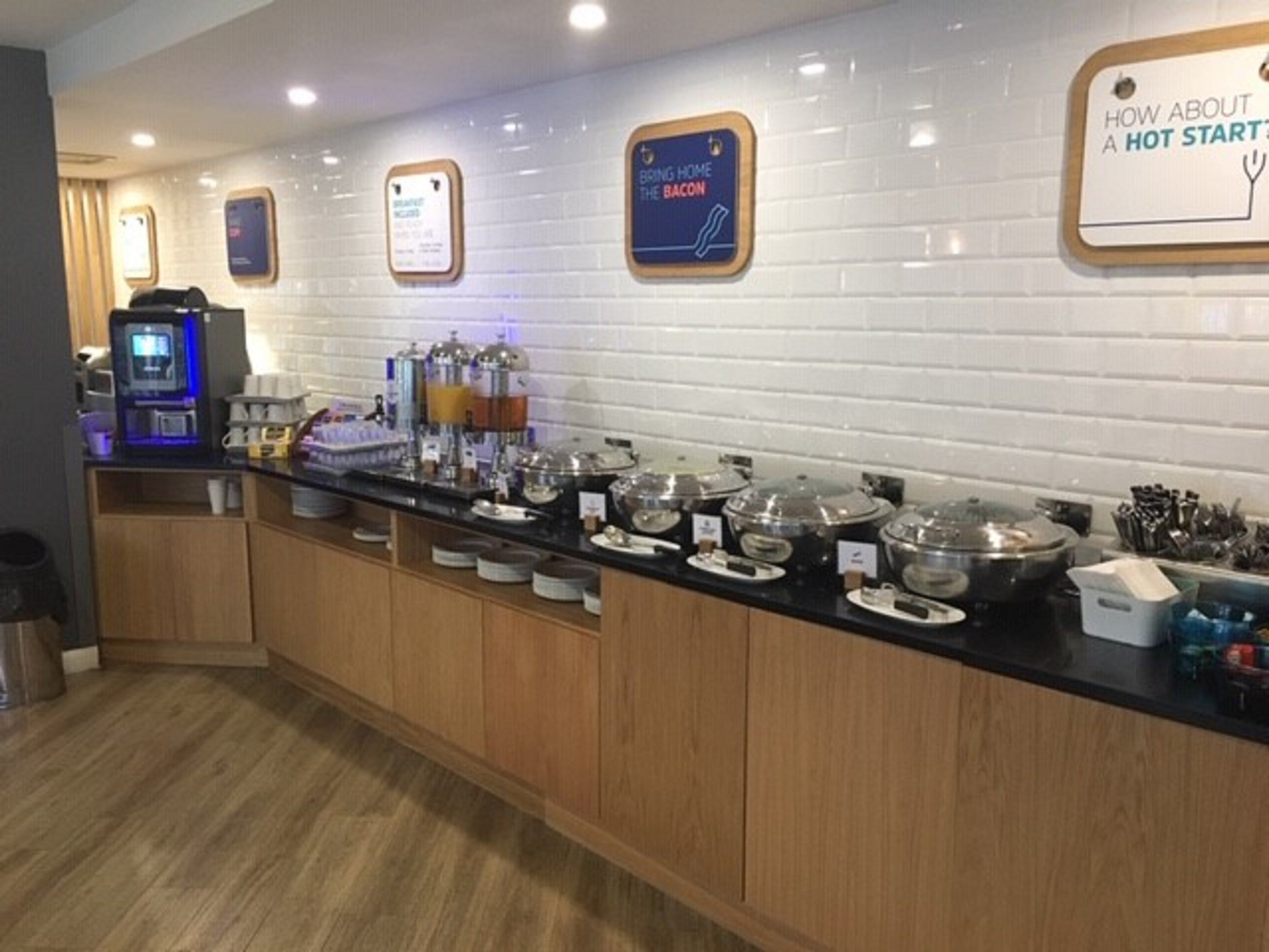 holiday inn express leeds city centre armouries by ihg