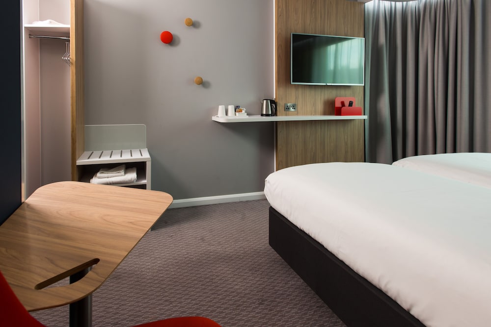 holiday inn express leeds city centre armouries by ihg