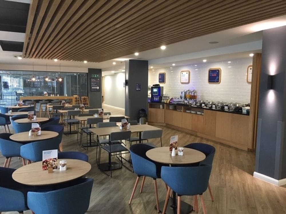 holiday inn express leeds city centre armouries by ihg